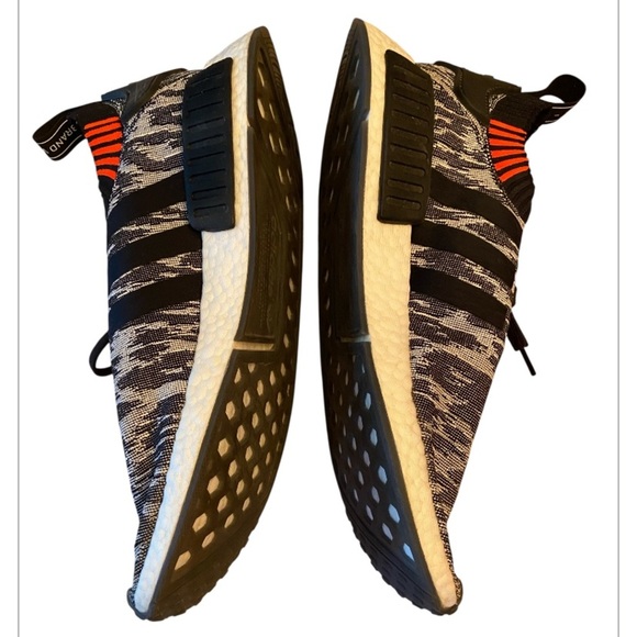 Adidas NMD R2 Primeknit Black/ White/ Grey Red Boost Sz 12 - Picture 2 of 6